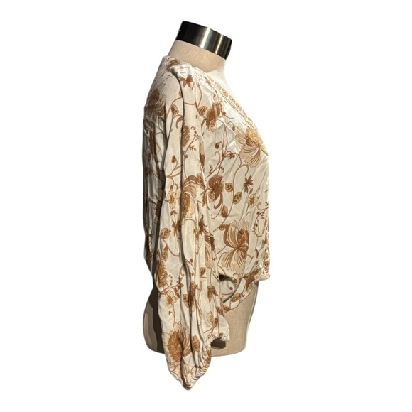 Rose & Olive ❤️Floral Beige Blouse - Picture 4 of 5